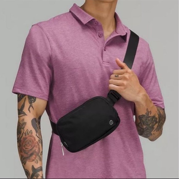 Lululemon Everywhere Belt Bag Black 1L - Picture 5 of 8